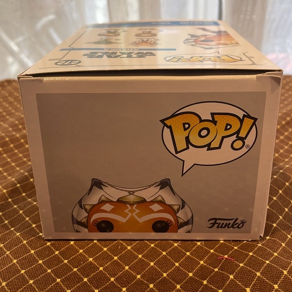 Funko Pop Ahsoka 272 Hot Topic Exclusive New - Picture 9 of 10